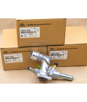 Фланец системы охлаждения  HYUNDAI KIA 25600-2E500